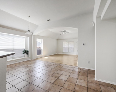 414 Dartmoor Drive - Photo Thumbnail 10