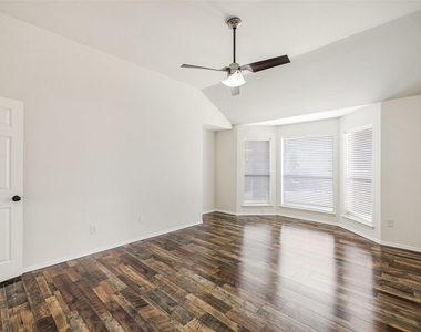 414 Dartmoor Drive - Photo Thumbnail 14