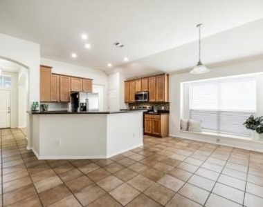 414 Dartmoor Drive - Photo Thumbnail 36