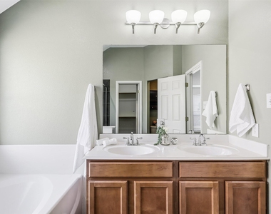 414 Dartmoor Drive - Photo Thumbnail 20