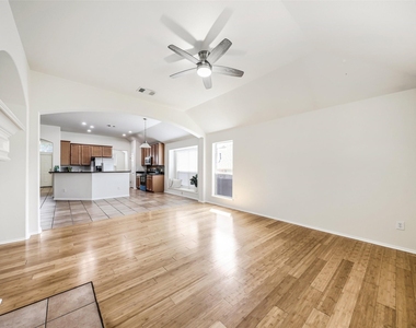414 Dartmoor Drive - Photo Thumbnail 12