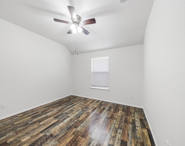 414 Dartmoor Drive - Photo Thumbnail 23