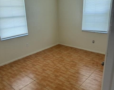 4766 Gulfstream Road - Photo Thumbnail 7