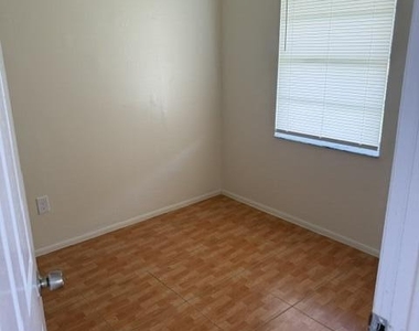 4766 Gulfstream Road - Photo Thumbnail 4