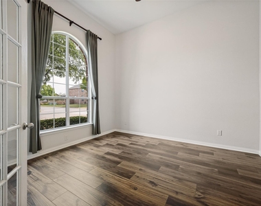 1148 Dayton Drive - Photo Thumbnail 2