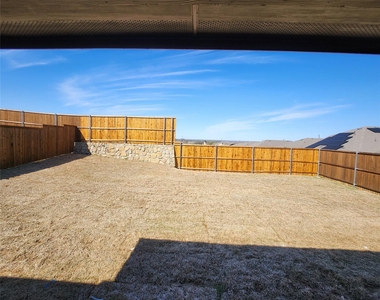 3812 Chalk Hill Avenue - Photo Thumbnail 26