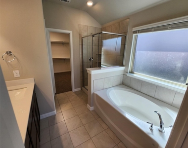 3812 Chalk Hill Avenue - Photo Thumbnail 17