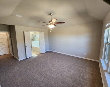 3812 Chalk Hill Avenue - Photo Thumbnail 16