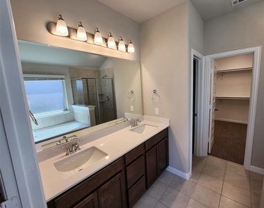 3812 Chalk Hill Avenue - Photo Thumbnail 18