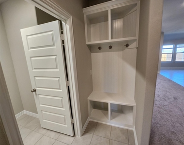 3812 Chalk Hill Avenue - Photo Thumbnail 20