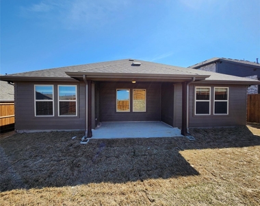 3812 Chalk Hill Avenue - Photo Thumbnail 23