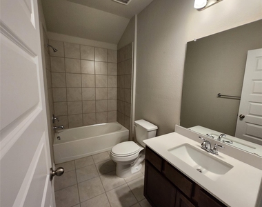 3812 Chalk Hill Avenue - Photo Thumbnail 9