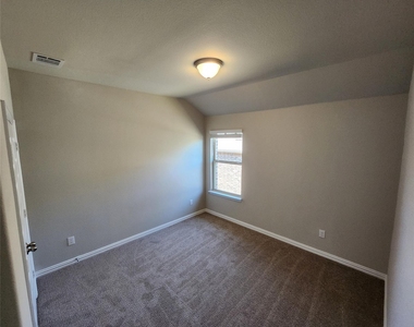 3812 Chalk Hill Avenue - Photo Thumbnail 8