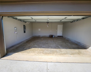 3812 Chalk Hill Avenue - Photo Thumbnail 4