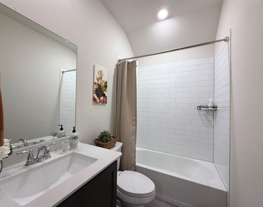 11008 Summer Rain Boulevard - Photo Thumbnail 18