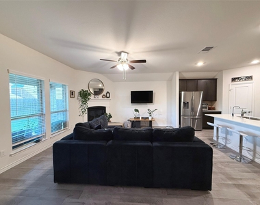 11008 Summer Rain Boulevard - Photo Thumbnail 7