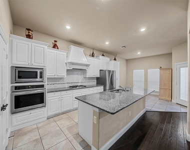 10412 Fort Davis Place - Photo Thumbnail 6