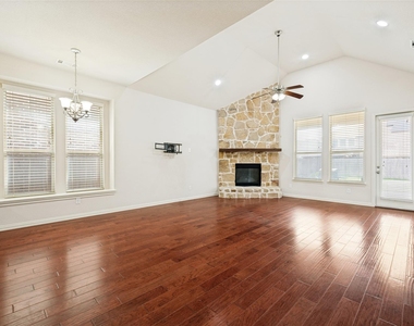 10809 Grecian Drive - Photo Thumbnail 5