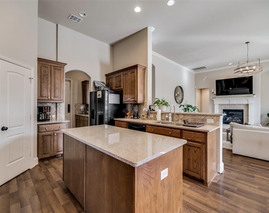 945 Pheasant Drive - Photo Thumbnail 7