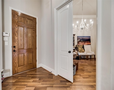 945 Pheasant Drive - Photo Thumbnail 2