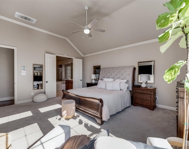 945 Pheasant Drive - Photo Thumbnail 14