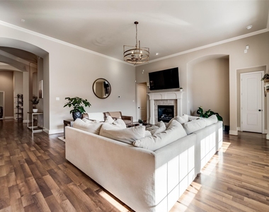 945 Pheasant Drive - Photo Thumbnail 6