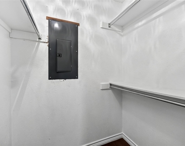 5626 Preston Oaks Road - Photo Thumbnail 10