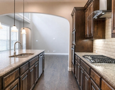 765 Huntingdon Street - Photo Thumbnail 3