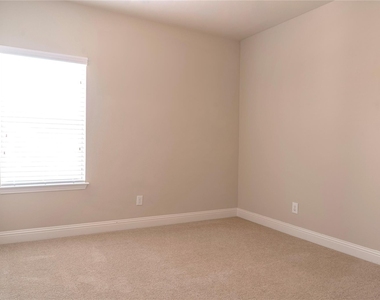 765 Huntingdon Street - Photo Thumbnail 17