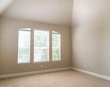 765 Huntingdon Street - Photo Thumbnail 19