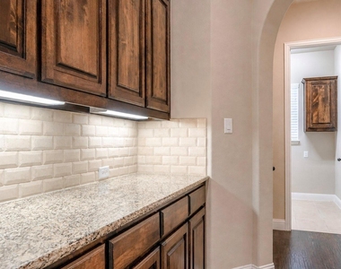 765 Huntingdon Street - Photo Thumbnail 10