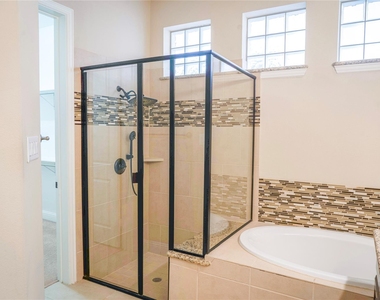 765 Huntingdon Street - Photo Thumbnail 7