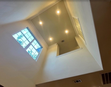 1719 Mary Street - Photo Thumbnail 4