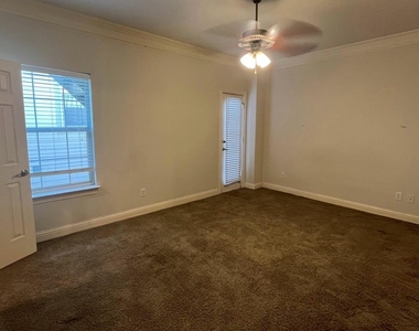 1719 Mary Street - Photo Thumbnail 3