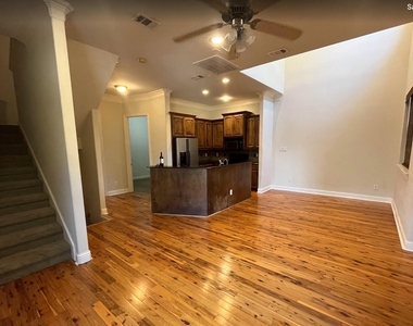 1719 Mary Street - Photo Thumbnail 2