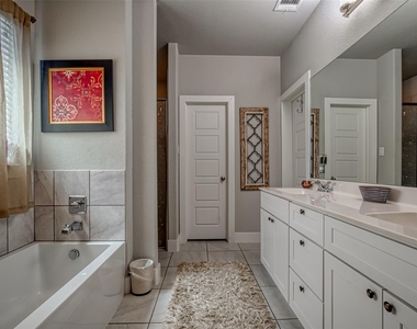 64 Kramer Lane - Photo Thumbnail 13