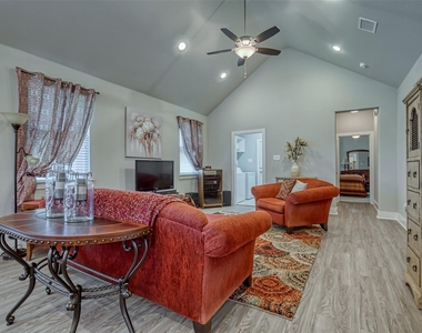 64 Kramer Lane - Photo Thumbnail 6