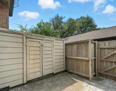 9910 Royal Lane - Photo Thumbnail 21