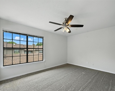 9910 Royal Lane - Photo Thumbnail 16