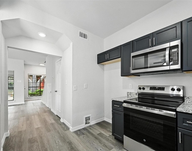 9910 Royal Lane - Photo Thumbnail 12