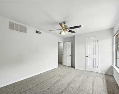 9910 Royal Lane - Photo Thumbnail 17