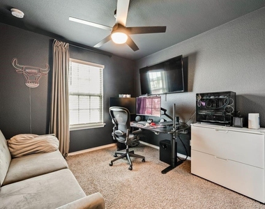 6439 Sand Dune Way - Photo Thumbnail 10