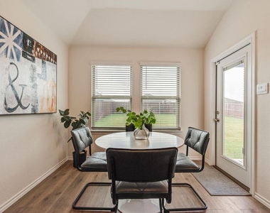 6439 Sand Dune Way - Photo Thumbnail 9