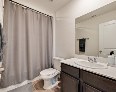 6439 Sand Dune Way - Photo Thumbnail 12