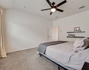 6439 Sand Dune Way - Photo Thumbnail 17