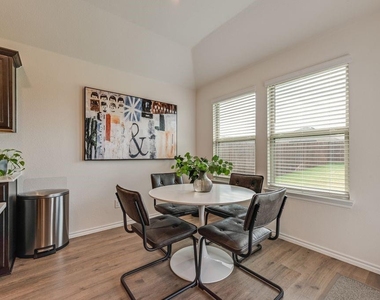 6439 Sand Dune Way - Photo Thumbnail 8