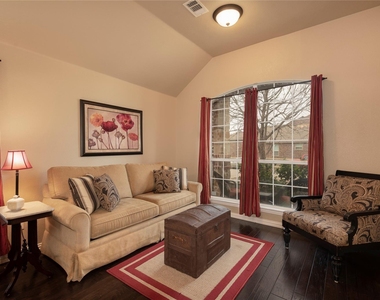 1010 Churchill Drive - Photo Thumbnail 3