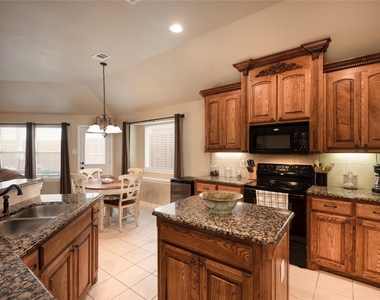 1010 Churchill Drive - Photo Thumbnail 5