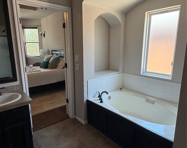 1704 Nw 164th Circle - Photo Thumbnail 7