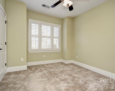 100 N Laurel Avenue - Photo Thumbnail 7